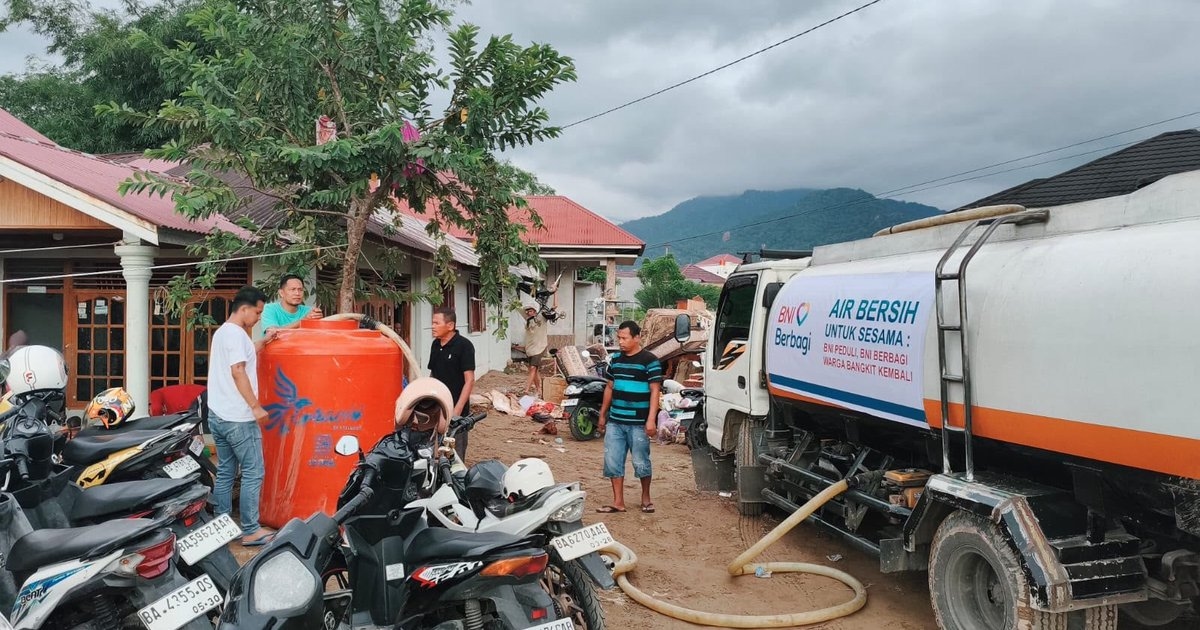 BNI Salurkan Bantuan untuk Warga Terdampak Banjir di Padang