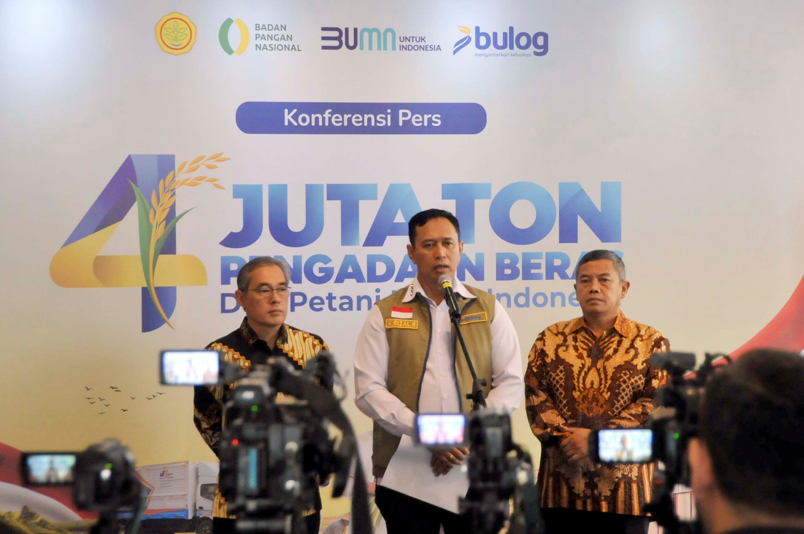Cetak Rekor, Bulog Berhasil Pengadaan Beras Mencapai 4 Juta Ton