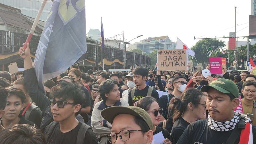 Tuntut Pemerintah, Mahasiswa dan Masyarakat Tutup Jalan di Tugu Tani