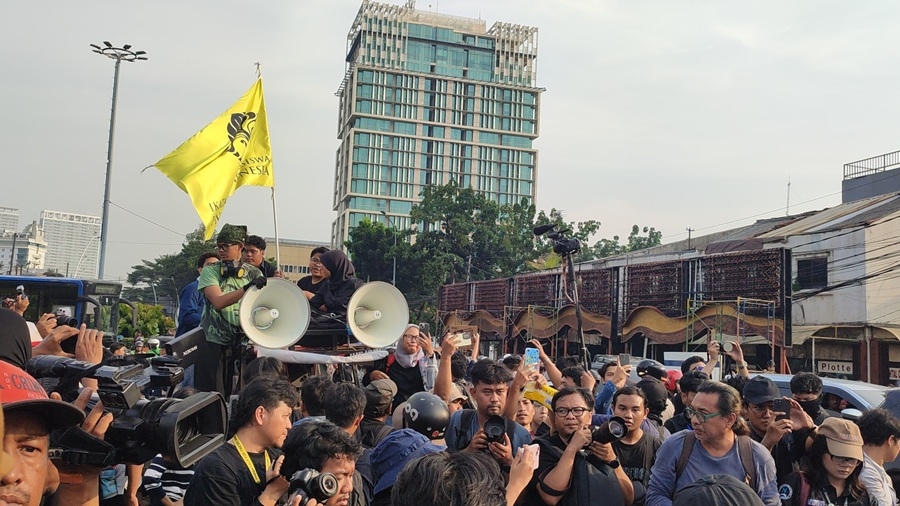 Enam Rute Transjakarta Dialihkan Terdampak Demo di Tugu Tani