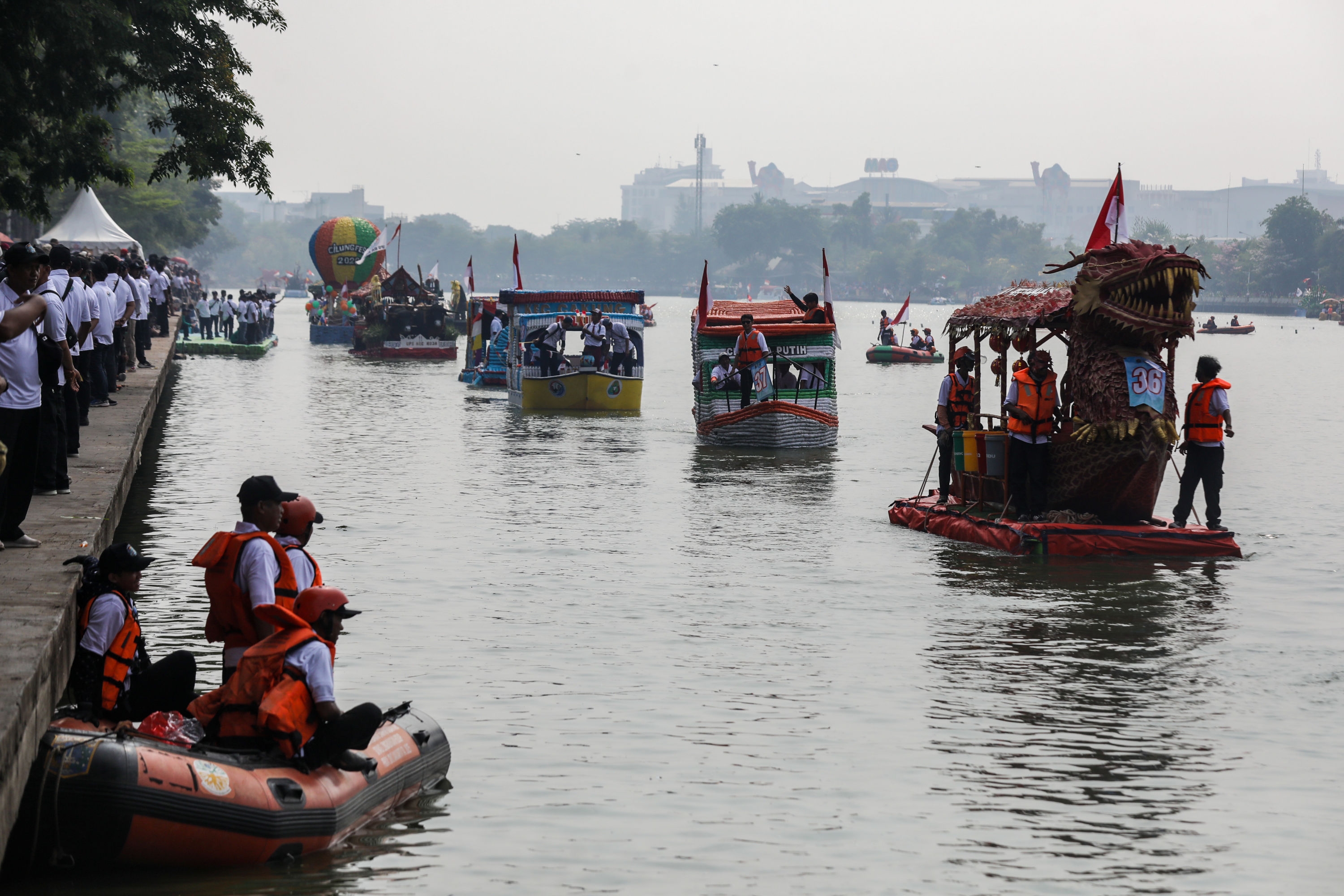 Kemeriahan Festival CiLung di Danau Sunter