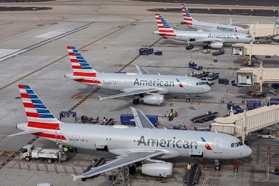 Pesawat American Airlines Ditemukan Berlubang Peluru Usai Terbang dari Medellin ke Miami