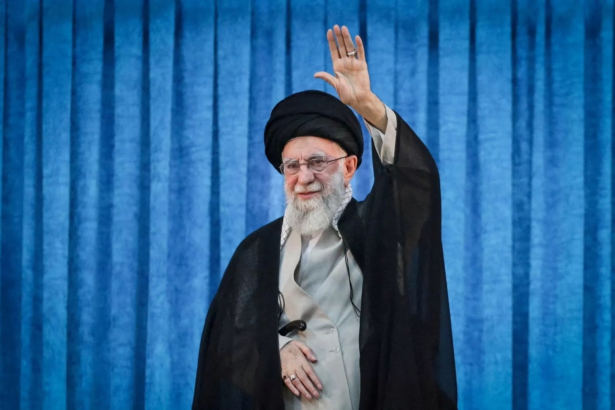 Ali Khamenei akan Dimakamkan di Kompleks Suci Imam Reza