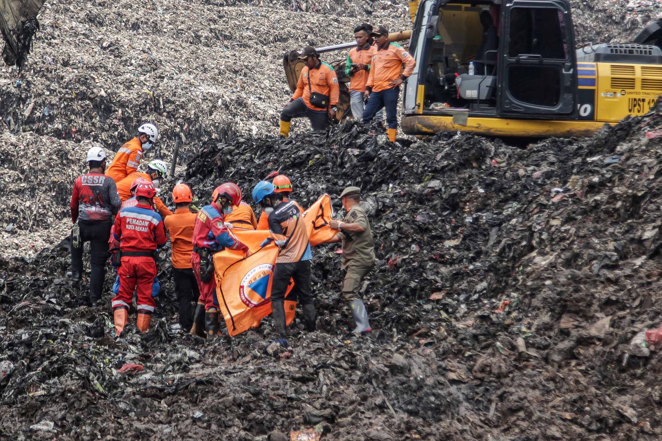 Pengamat: Longsor di TPST Bantargebang Dipicu Sistem Open Dumping dan Tumpukan Sampah Rapuh