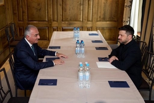 Zelensky Temui Putra Shah Iran, Ukraina Serukan Iran Demokratis Tanpa Rusia