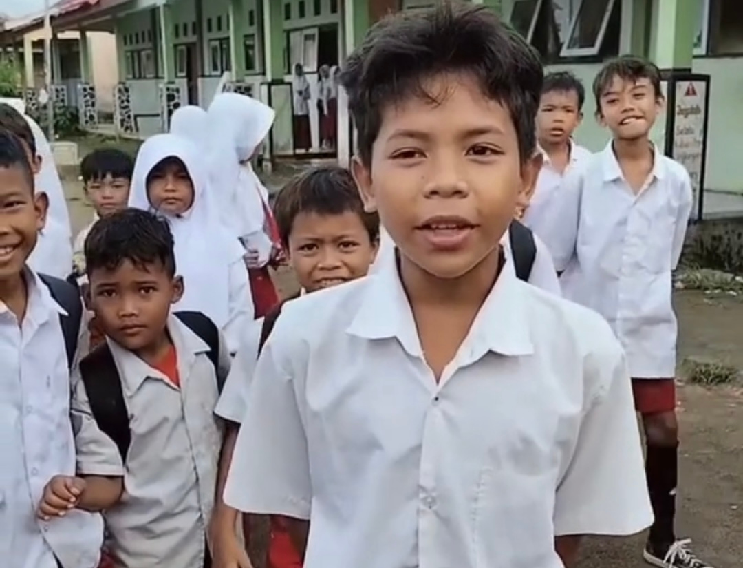 Suara Lantang dari Pelosok NTB: Siswa SD Tagih Program MBG ke Presiden