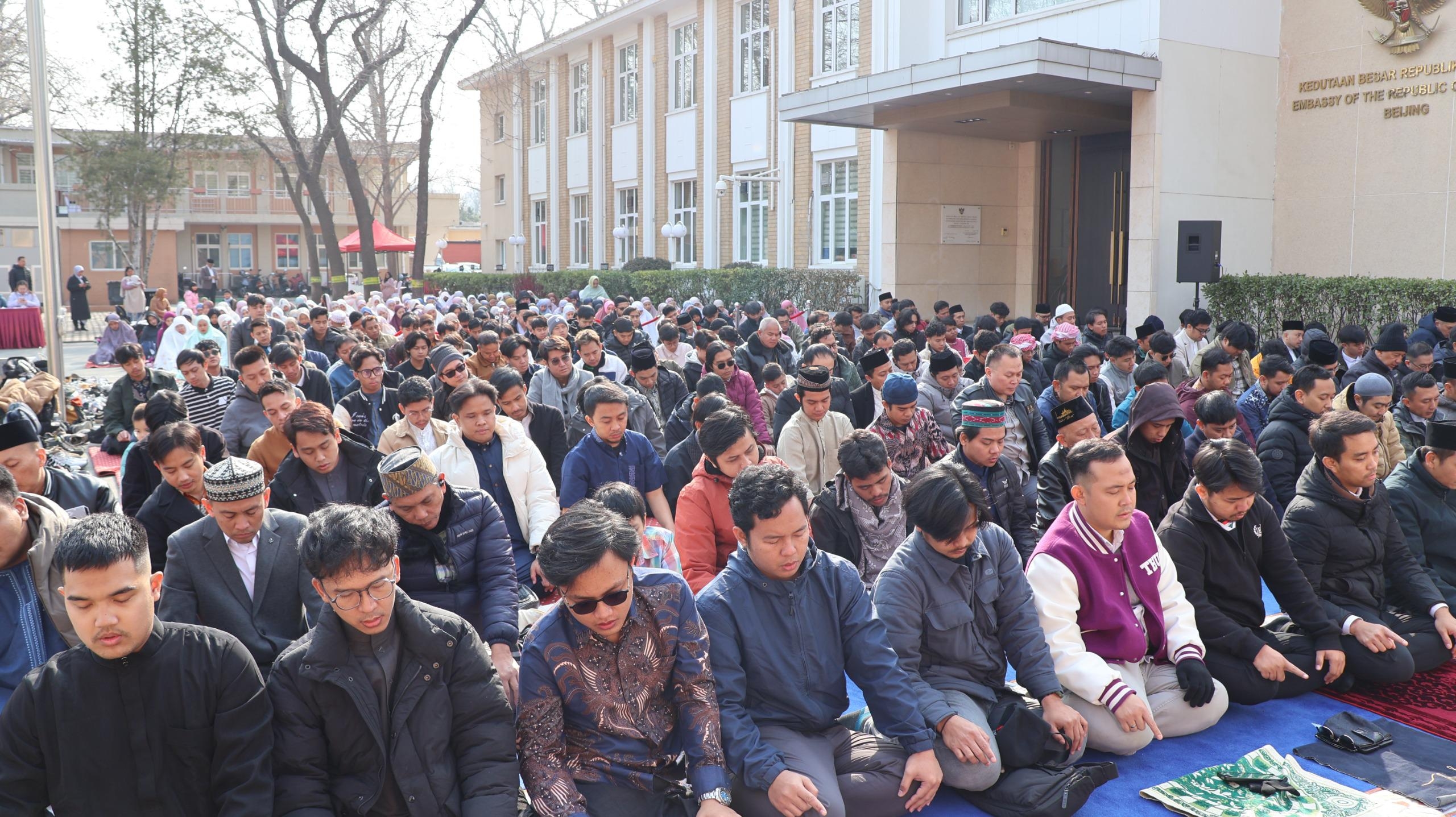 Dingin Menusuk Beijing tetapi Perayaan Idul Fitri Tetap Hangat 