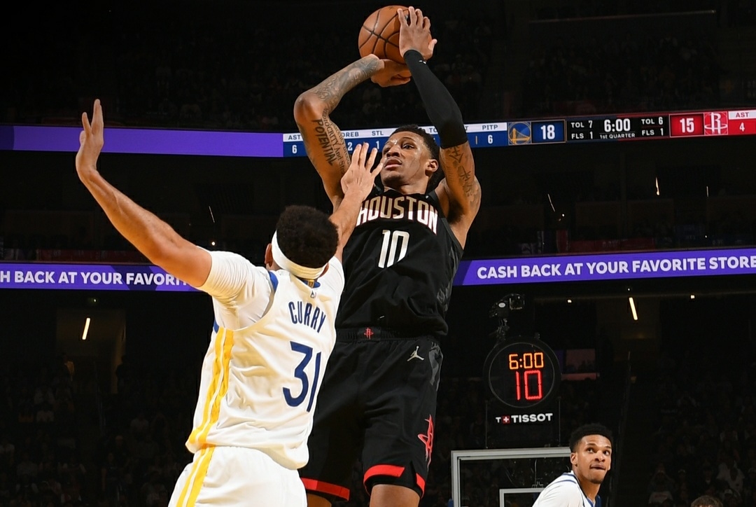 NBA Hari Ini: Rockets Gagalkan Comeback Stephen Curry dengan Menang Tipis atas Warriors