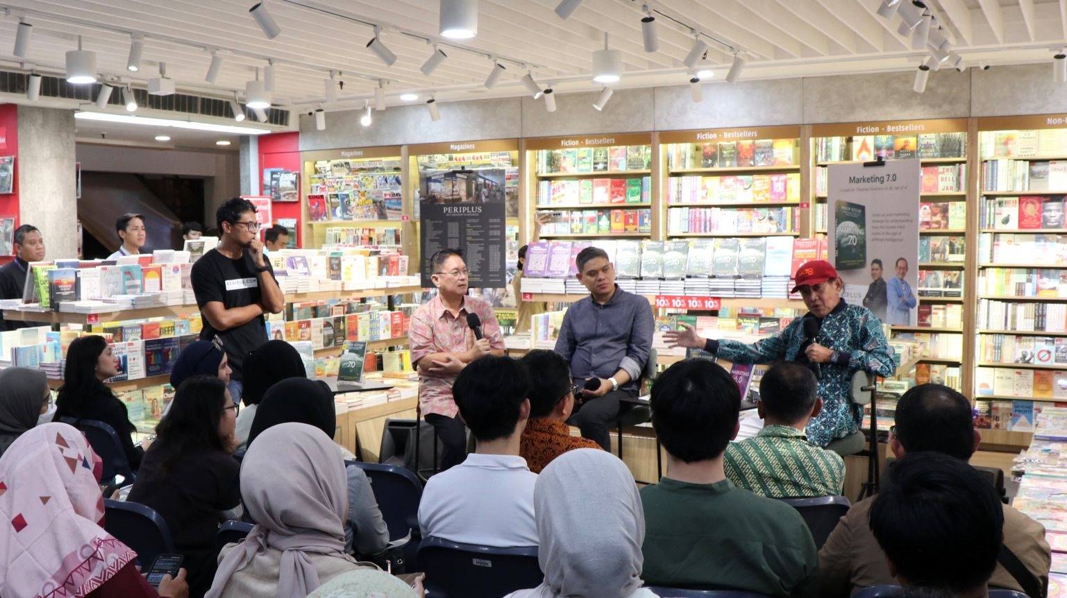Masuk Dalam Daftar Amazon Hot New Releases, Ini Kisi-kisi Buku Marketing 7.0 : A Guide for Thinking Marketers in the Age of AI