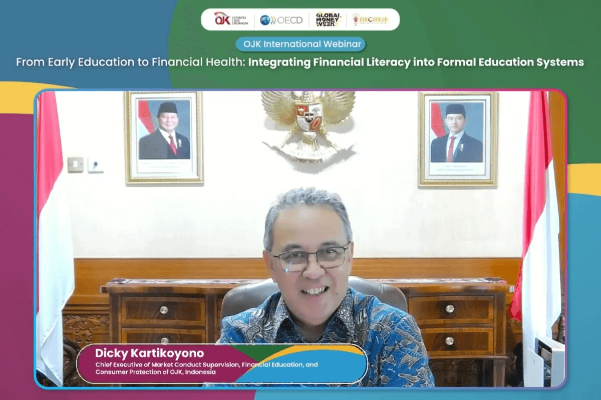 OJK Dorong Literasi Keuangan Masuk Kurikulum Sekolah