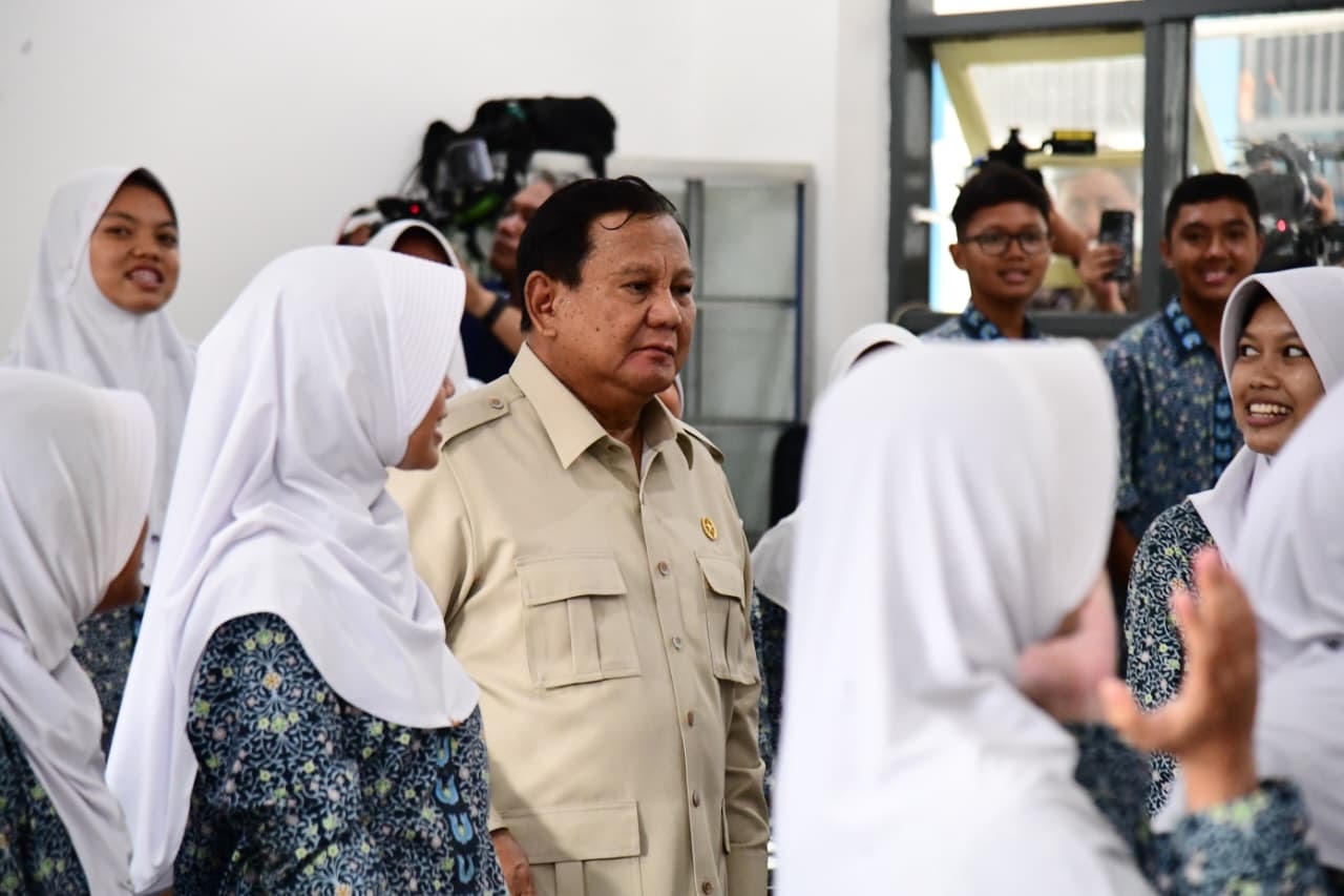 Prabowo Tinjau Hasil Renovasi SMAN 1 Cilacap, Tegaskan Komitmen Peningkatan Fasilitas Pendidikan