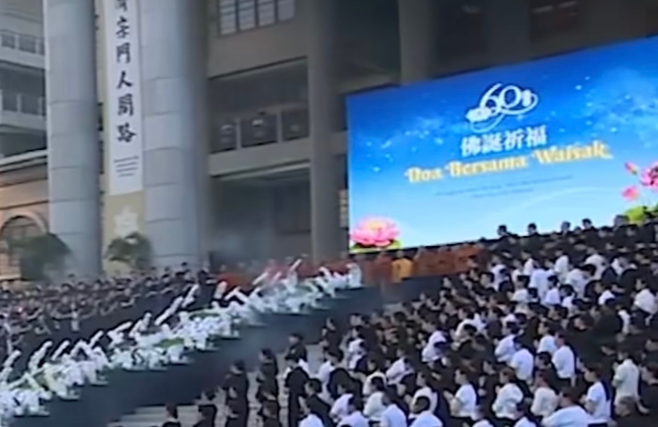 Tzu Chi Gelar Doa Bersama Waisak, Ribuan Relawan Diingatkan Jangan Lupa Tekad Awal