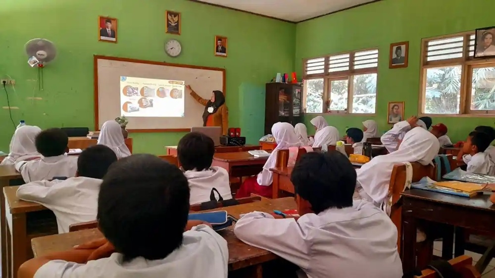 Tingkatkan Kualitas Pendidikan, Pemerintah Naikkan Tunjungan dan Beri Beasiswa untuk Guru