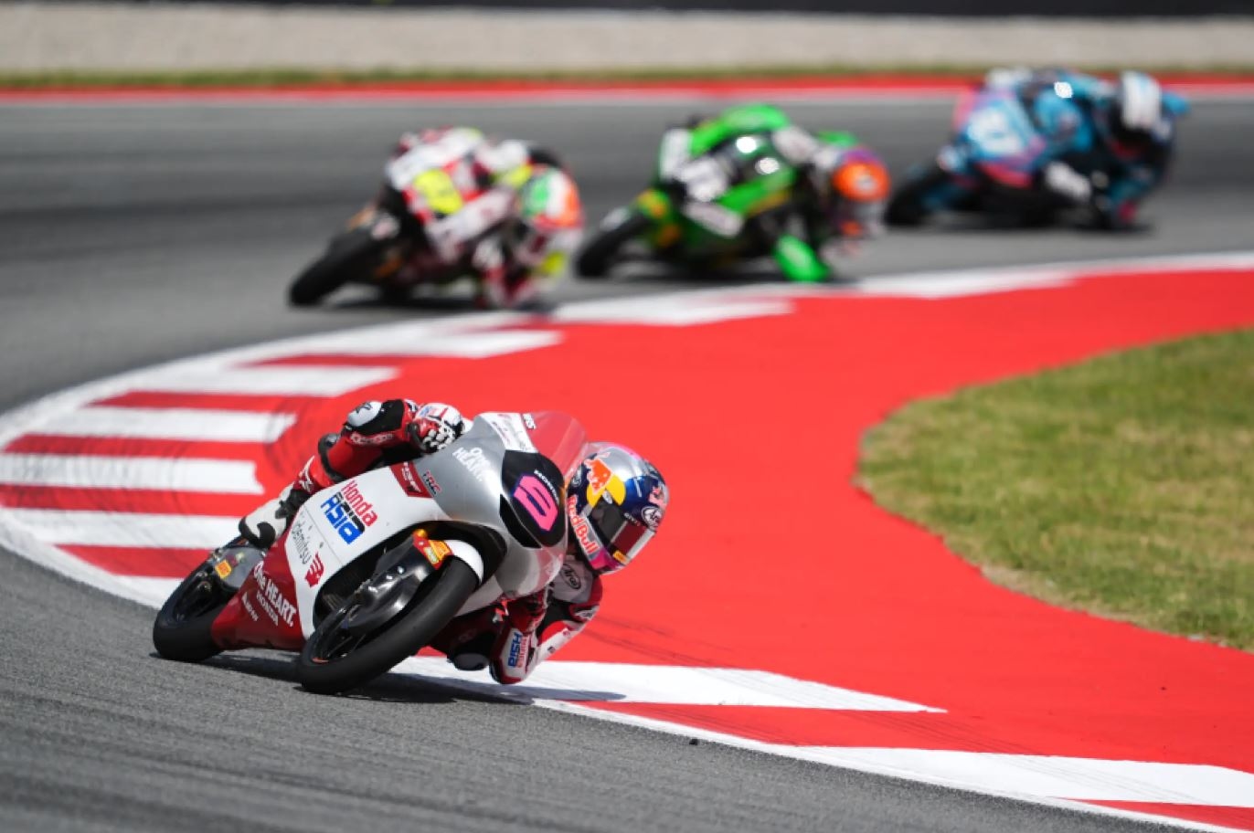 Moto3 Italia: Kantongi Sinyal Positif, Veda Ega Pratama dan Zen Mitani Siap Gebrak Lintasan Cepat Mugello