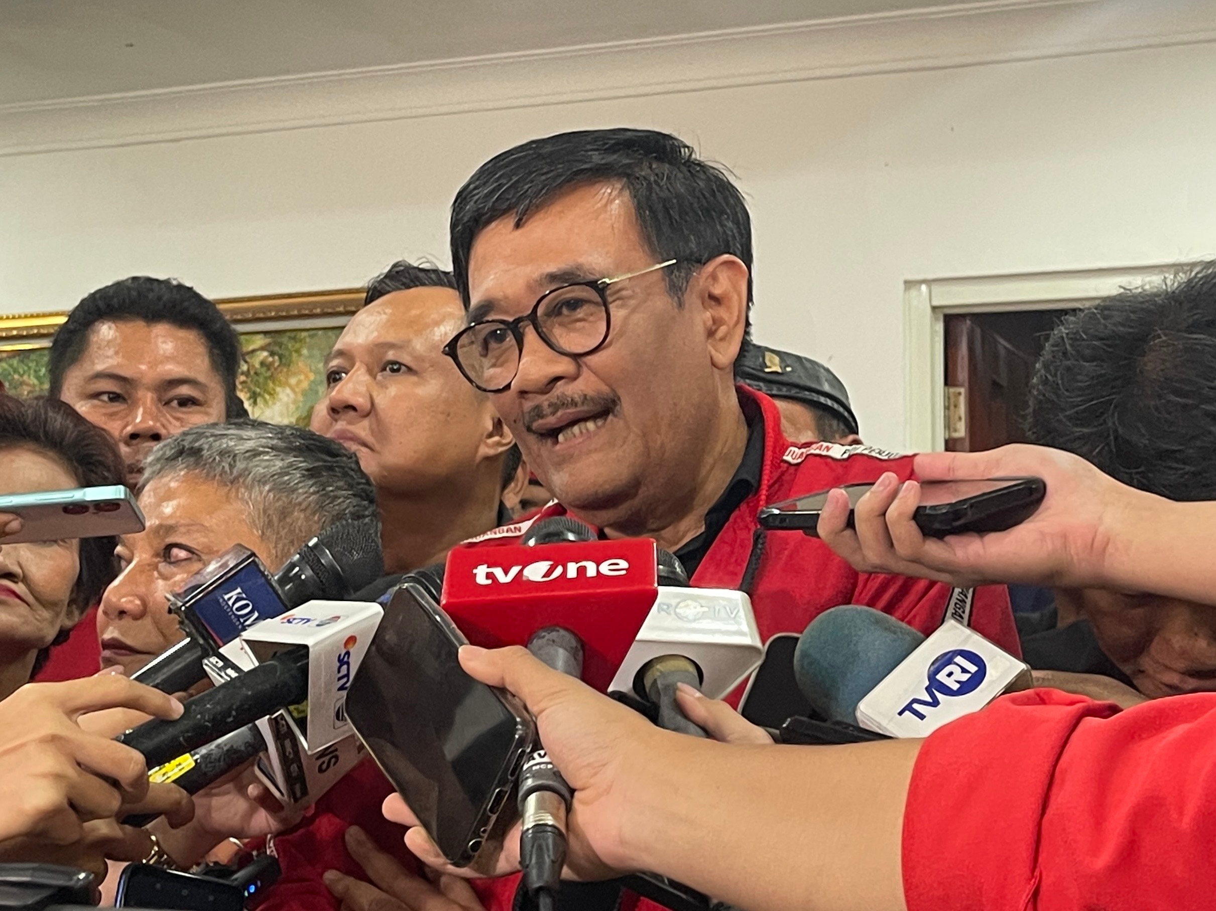 Djarot: Jokowi Lebih Siapkan Gibran Jadi Presiden Ketimbang Kawal Pemerintahan Prabowo Dua Periode