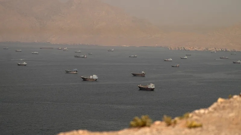 Oman Siapkan Jalur Pelayaran Sementara di Selat Hormuz Tanpa Biaya Transit