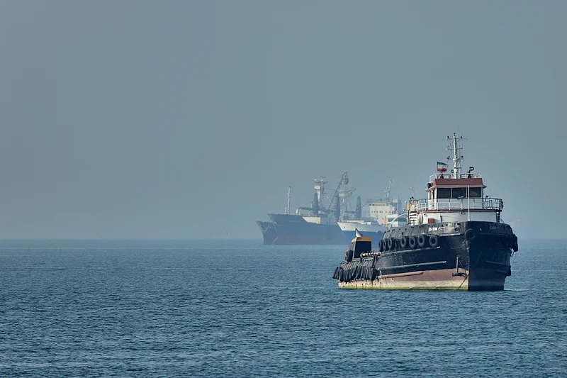 Iran Bersikeras Kuasai Selat Hormuz, Siap Kenakan Tarif Kapal Asing, AS Menolak Keras