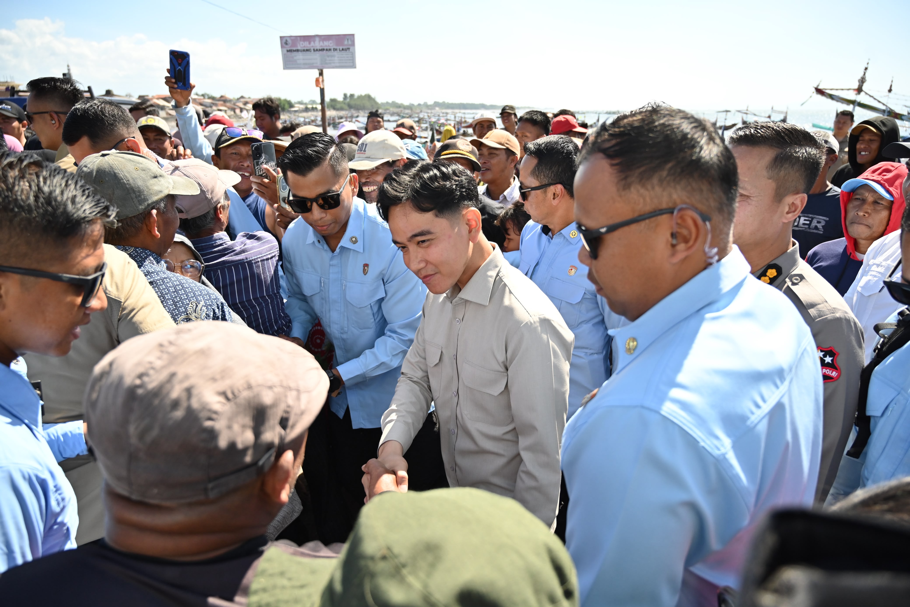 Tinjau TPI Muncar, Gibran Janji Tindak Lanjuti Keluhan Nelayan soal Jalan hingga Perizinan