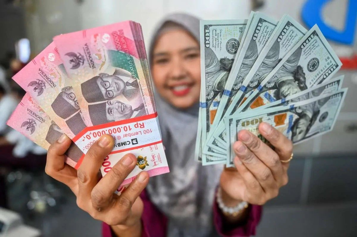 Rupiah Melemah, Apakah BI Akan Naikkan Suku Bunga?