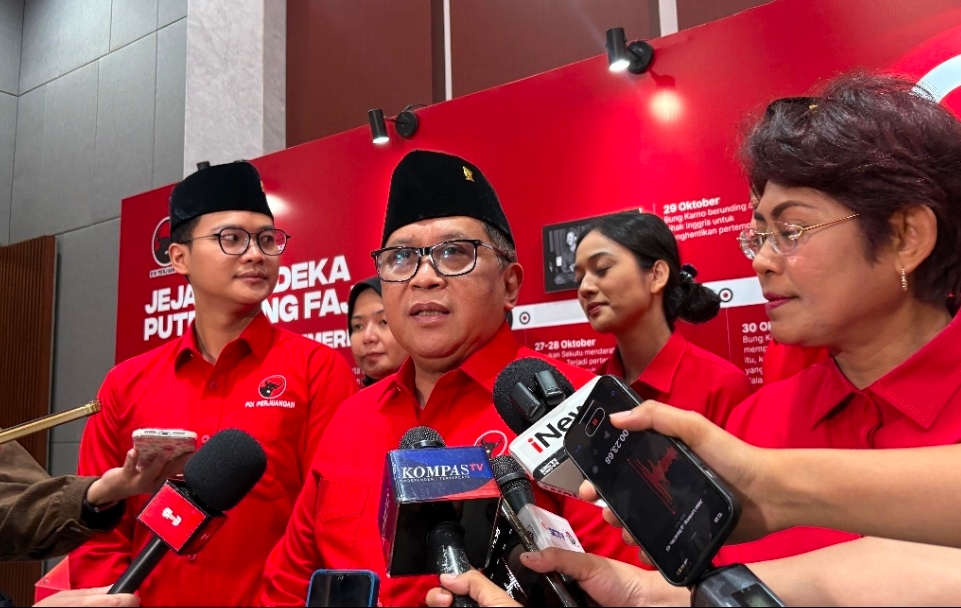 Megawati Tak Hadiri Upacara di Istana, Hasto Ungkap Misi Khusus!