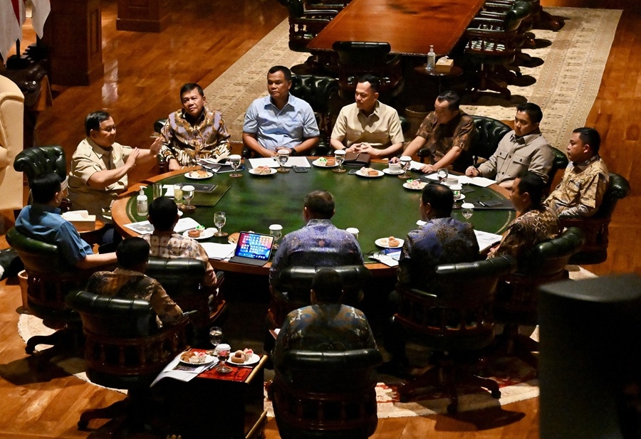 Prabowo Rapat di Hambalang hingga Malam, Evaluasi Penanganan Karhutla dan Pemulihan Pascagempa