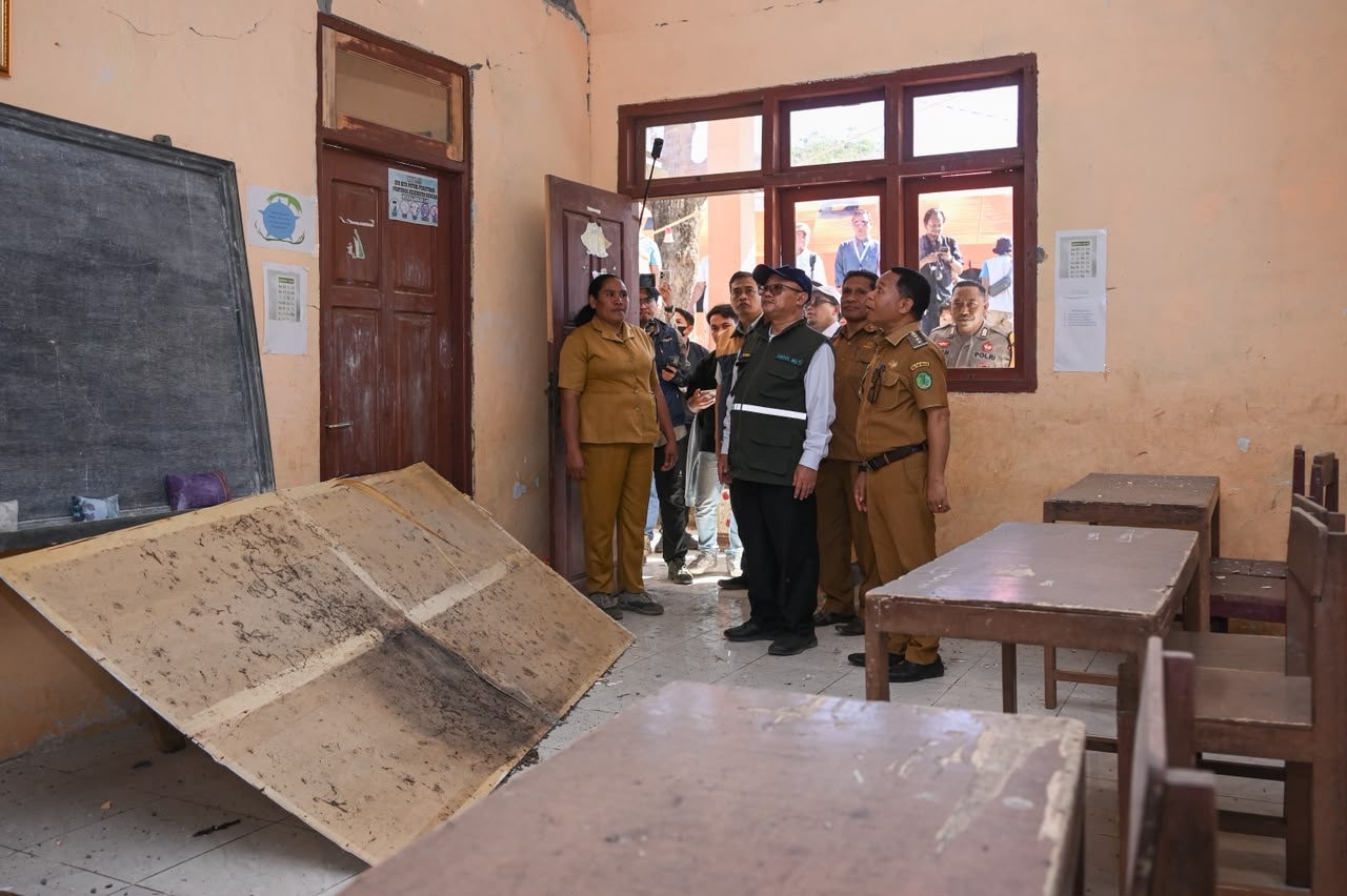 Kemendikdasmen Salurkan Santunan Rp305 Juta bagi Guru dan Murid Korban Gempa di Ngada dan Nagekeo