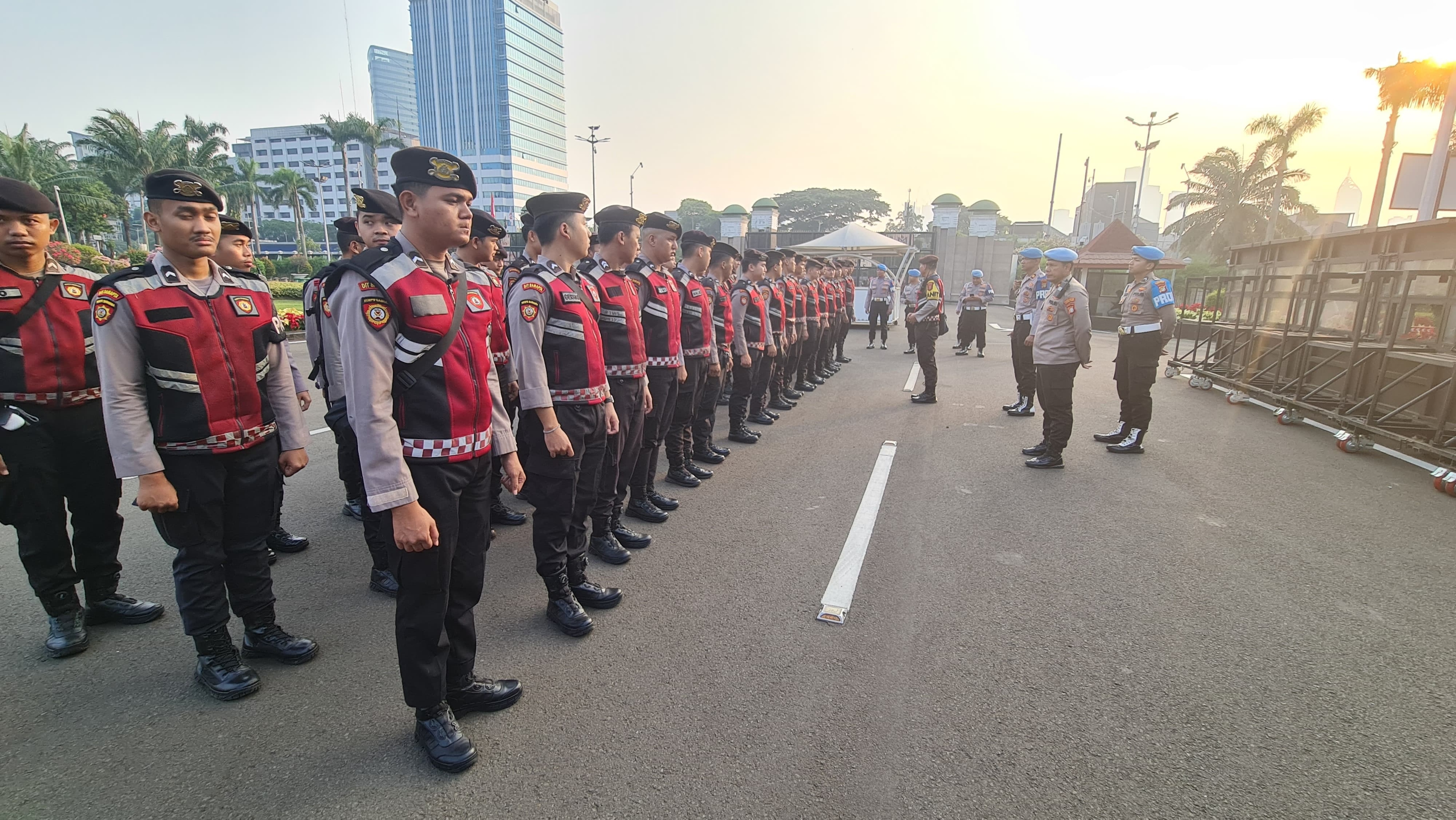 18.504 Personel Gabungan Dikerahkan Jaga Demo di DPR, Polisi Siapkan Pengamanan Berlapis