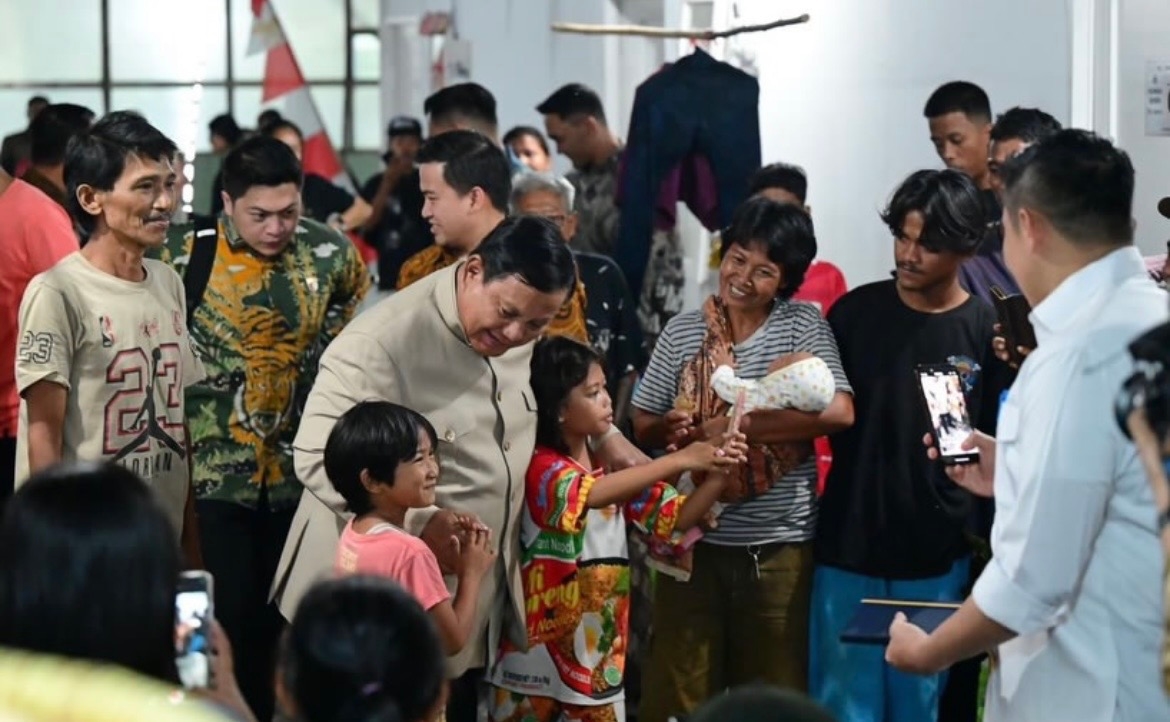 Prabowo Dadakan Kunjungi Hunian Baru Warga Bantaran Rel Stasiun Senen: Semoga Lebih Aman dan Layak