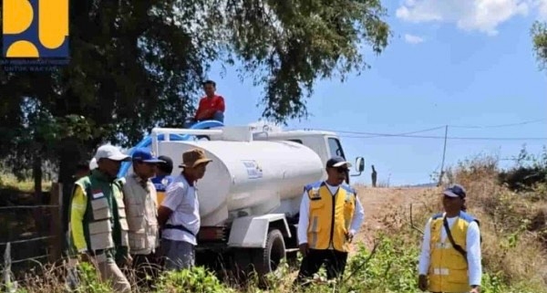 Antisipasi Gagal Panen, Kementerian PU Distribusikan 25.000 Liter Air ke Sawah Sumbawa