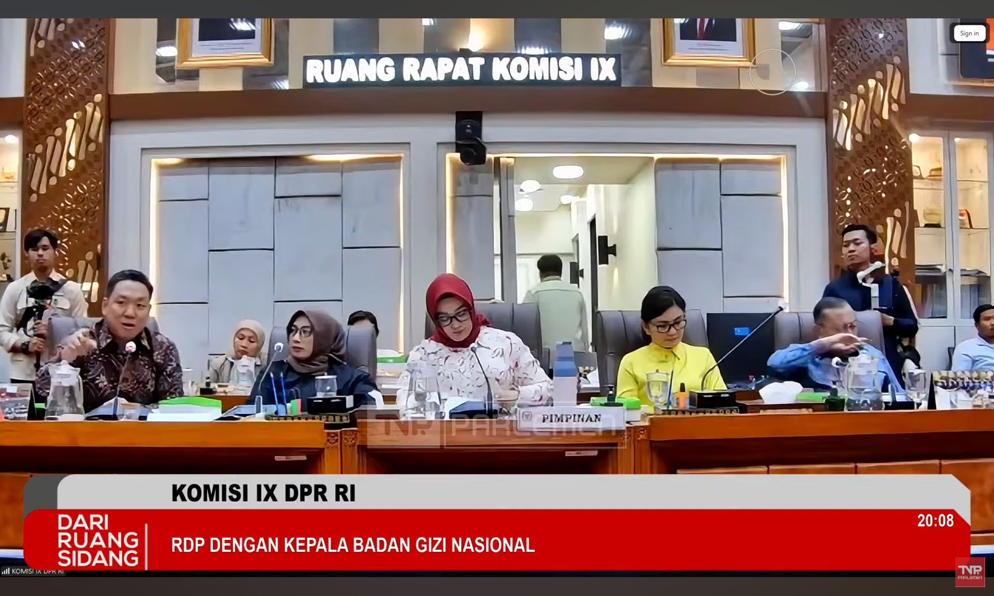 50.059 Korban Keracunan MBG, DPR Dorong Dapur Berbasis Sekolah