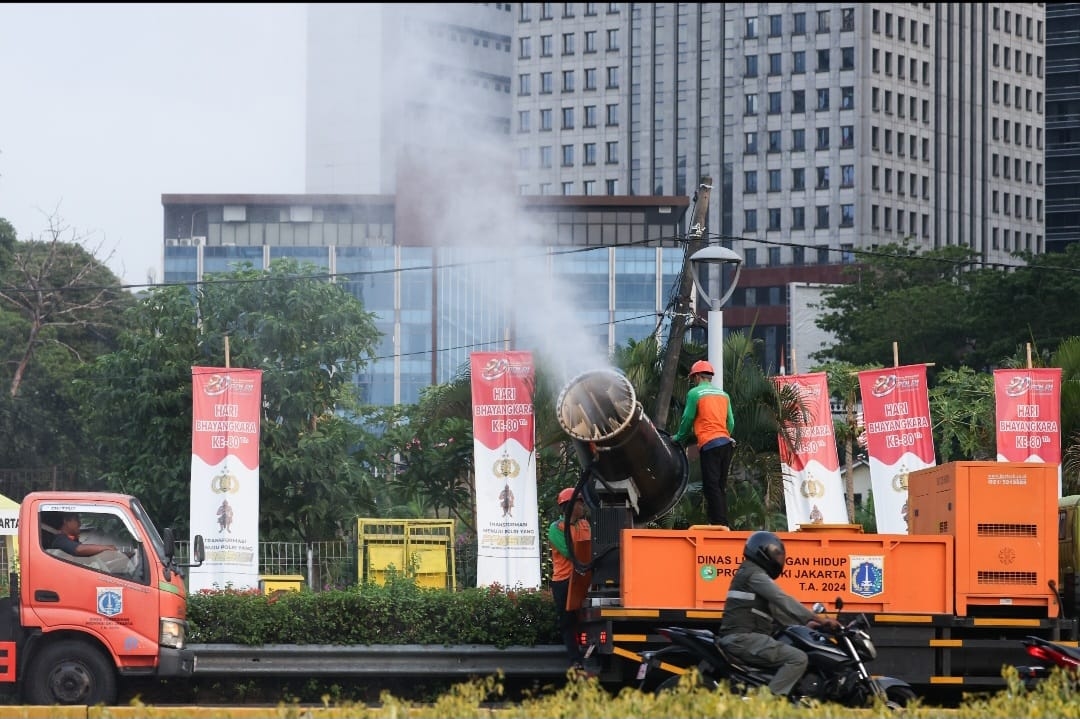 Penyemprotan Water Mist Tekan Sebaran Abu Vulkanik di Jakarta, Dua Wilayah Masih Tinggi