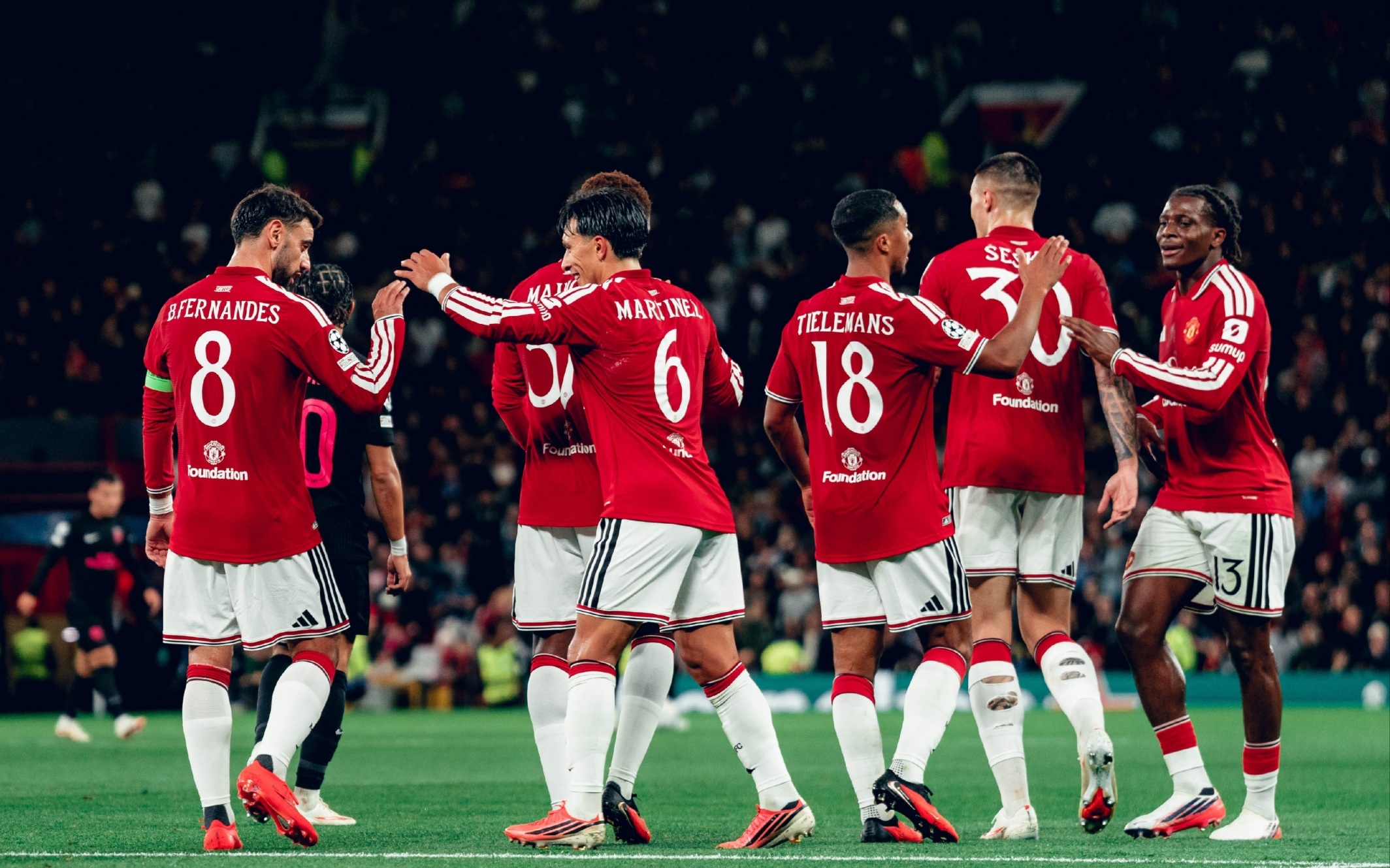 Hasil dan Klasemen Liga Champions: MU dan Como Menang Besar, Munchen Tempel PSG
