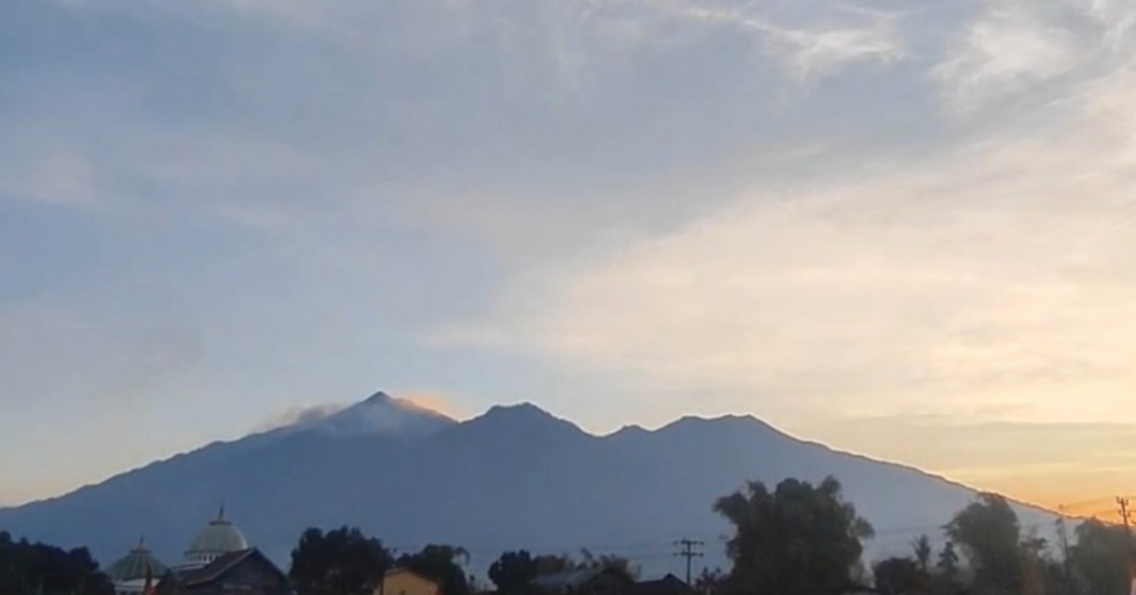 Kebakaran Hutan di Kawasan Bromo, Ini Cara Islami Menjaga Lingkungan