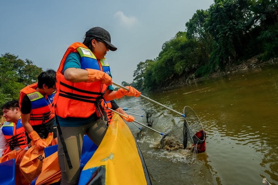 JHL Group Bersihkan Sungai Cisadane Jelang World Cleanup Day 2026