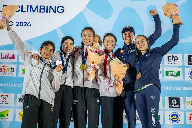 Sempat Terpeleset di Final, Duet Asih-Billah Rebut Perak Speed Relay Putri di Chongqing