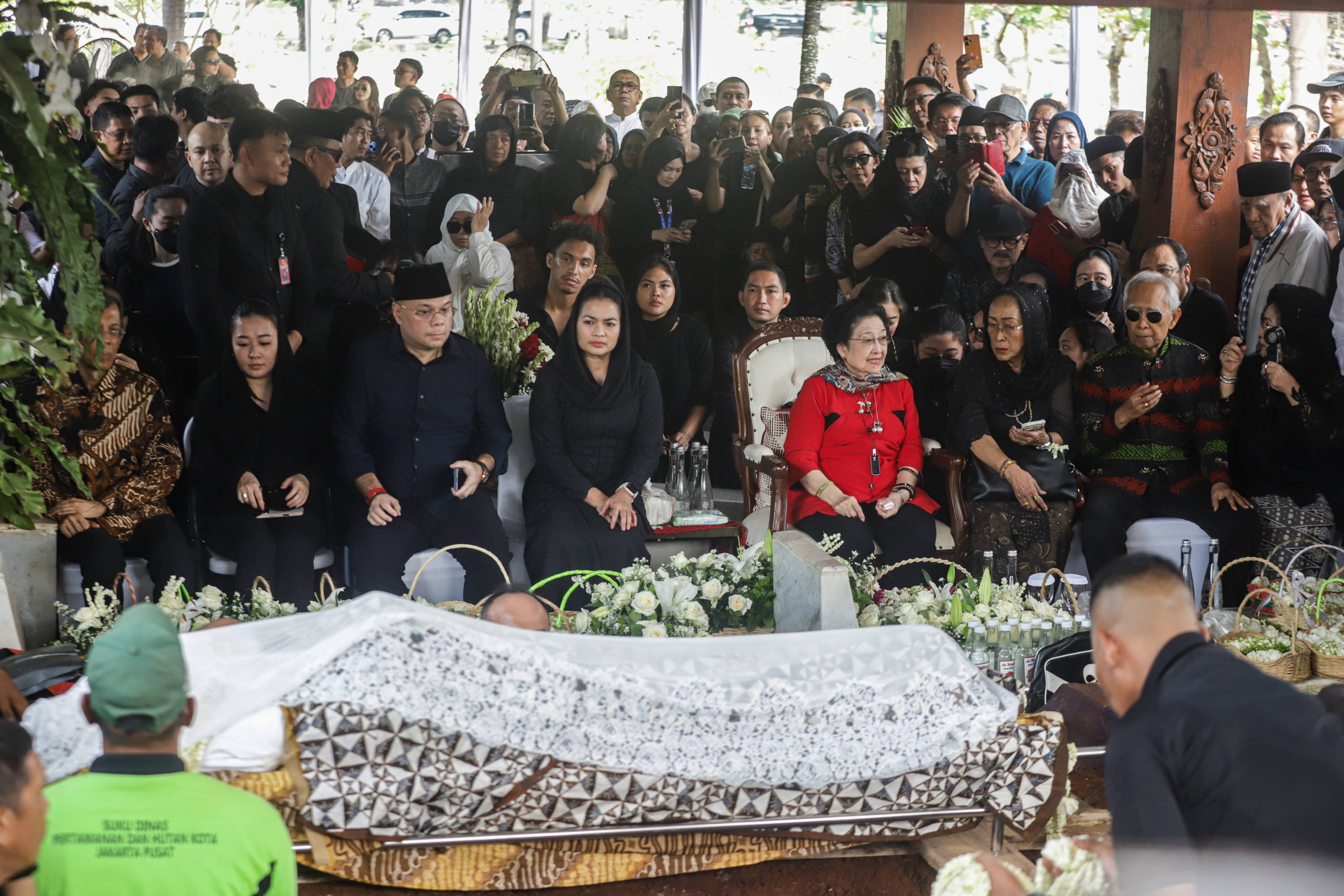Pemakaman Guruh Soekarnoputra yang Penuh Haru