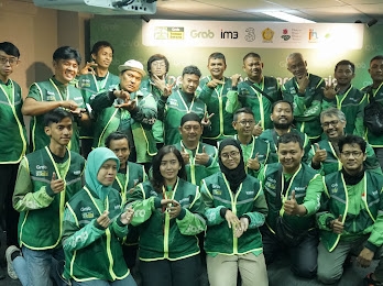 Grab Bagikan 1.000 Rompi Teman Setara untuk Mitra Pengemudi Tuli