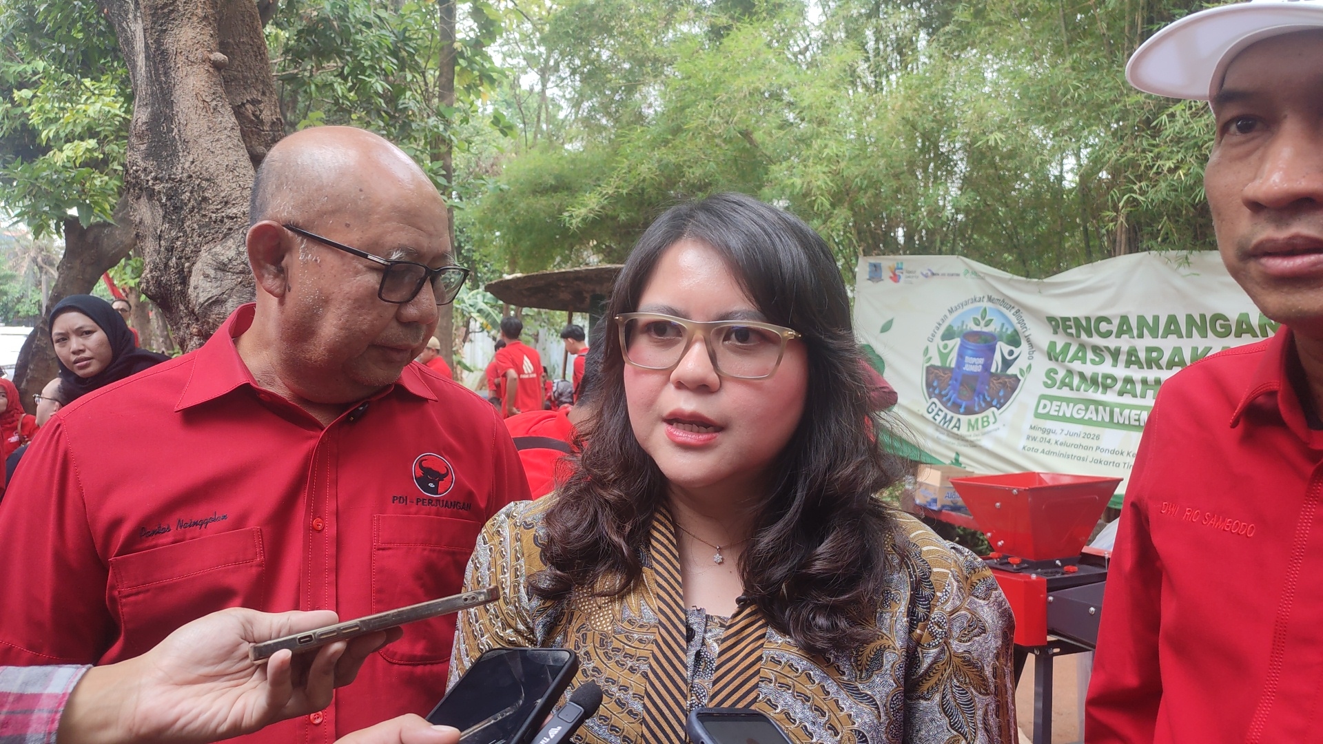 Dukung Gerakan Pilah Sampah, Fraksi PDIP DPRD Jakarta Beri Toren dan Mesin Pencacah ke RW 014 Pondok Kelapa