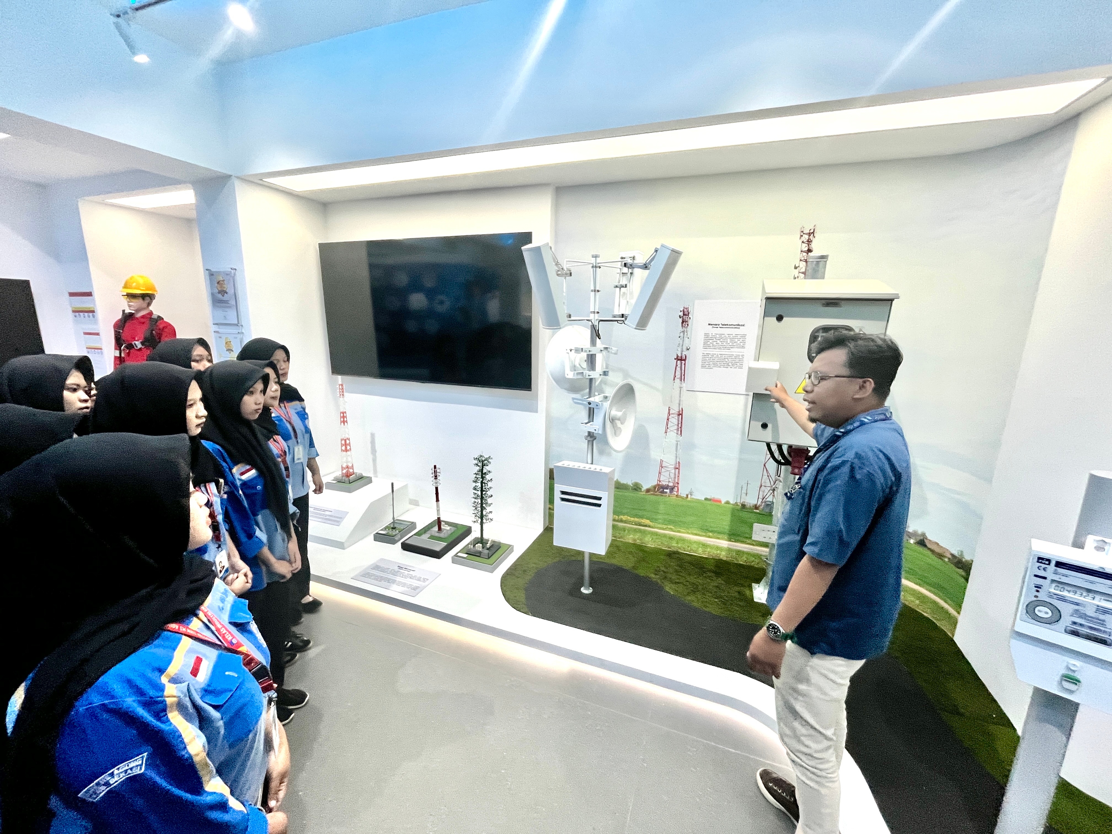 Harmonisasi Pendidikan dan Industri, Cara Cermat TBIG Merawat Jaringan Telekomunikasi dan Asa Anak Bangsa
