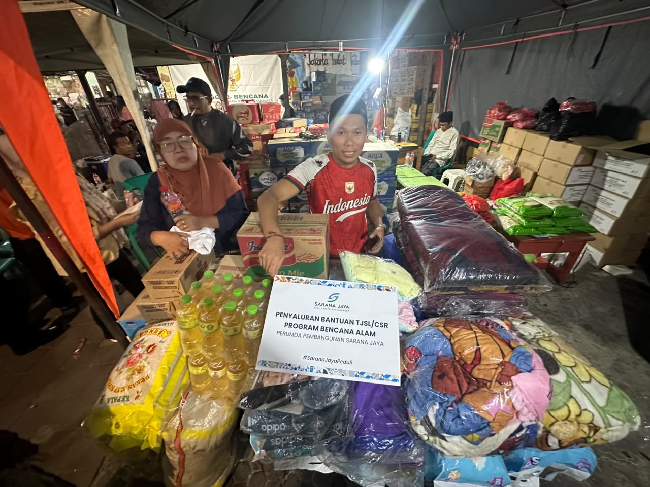 Sarana Jaya Salurkan Bantuan untuk 174 Warga Terdampak Kebakaran di Ancol