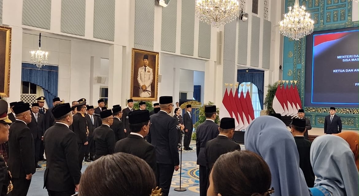 Prabowo Lantik 18 Pejabat Baru Jelang Dua Tahun Pemerintahan, Ada Kapolri Hingga Menko