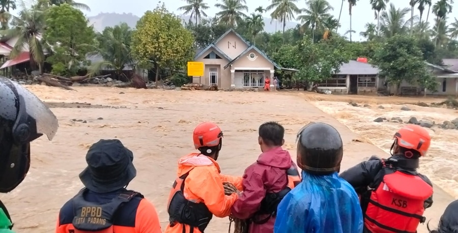 Pemerintah Gerak Cepat Tangani Banjir di Padang
