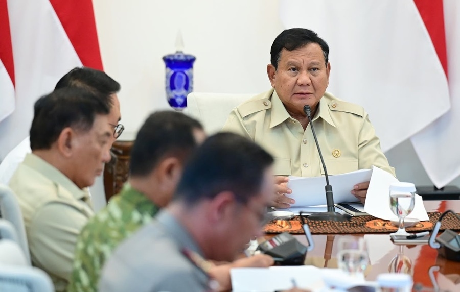 Prabowo Pimpin Rapat Penanganan Karhutla, Seluruh Sumber Daya Dikerahkan Percepat Pemadaman