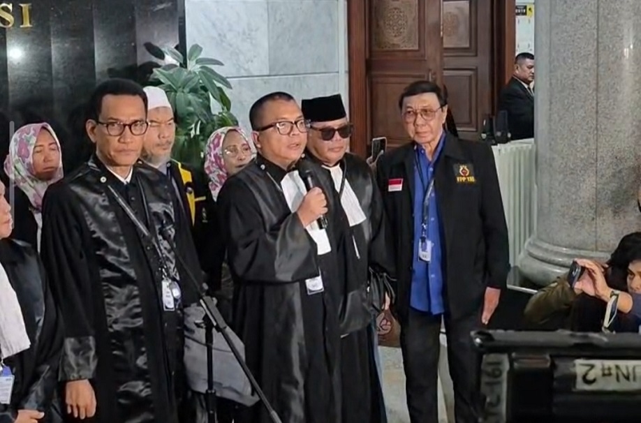 Gibran Ogah Mundur, Denny Indrayana Dorong Pemakzulan