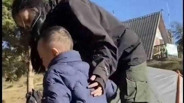 Balita Menangis di Tenda Gunung Prau, Ini Hak Anak yang Wajib Dipenuhi Orang Tuanya dalam Islam