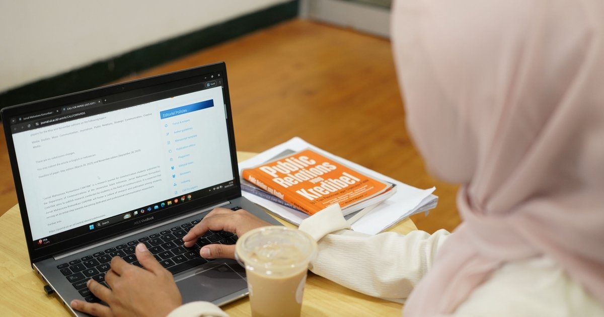 Hukum Mengerjakan Skripsi dengan Bantuan AI dalam Pandangan Islam
