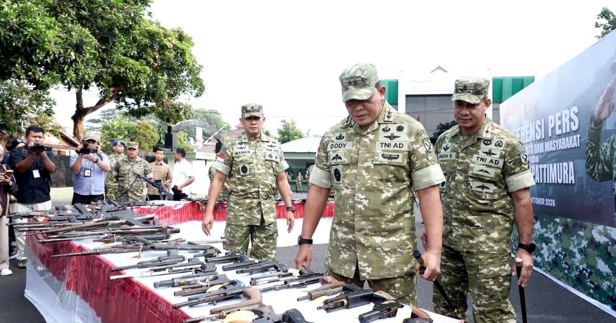 Masyarakat Ternate Sukarela Serahkan 75 Senjata dan 1.111 Munisi kepada TNI AD