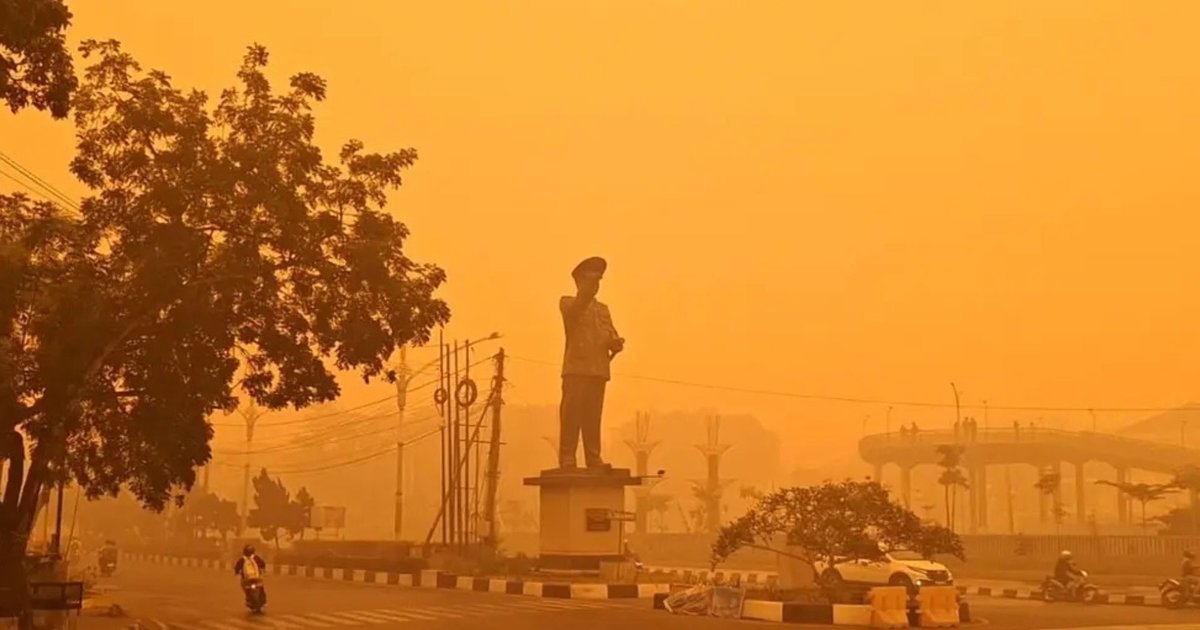 Sering Kena Kabut Asap Karhutla? Ini Panduan Fikih Praktis Saat Ibadah Terganggu Polusi Ekstrem
