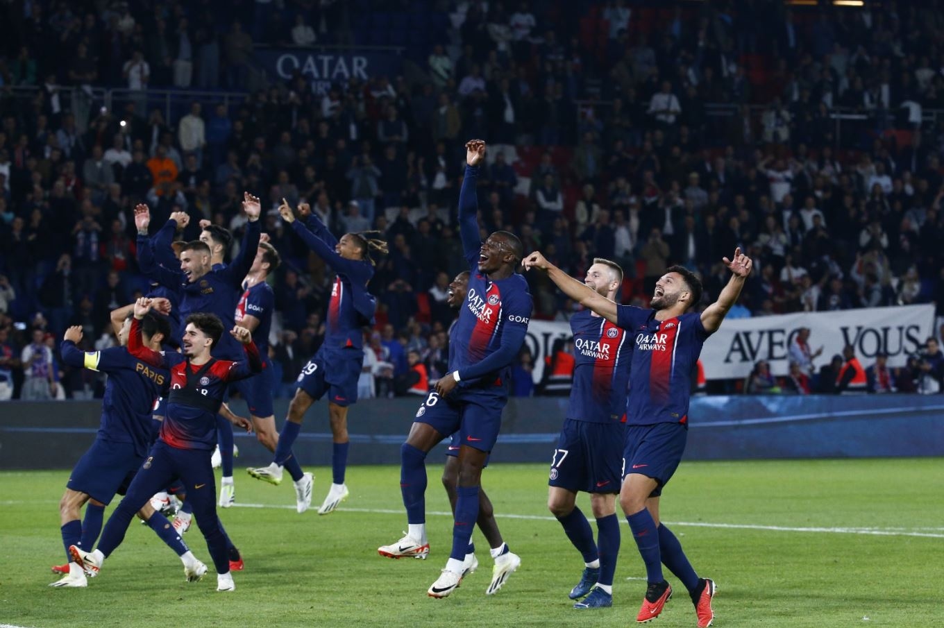 Termasuk Ousmane Dembele, Empat Pemain PSG Dihukum Karena Yel-Yel Menyinggung