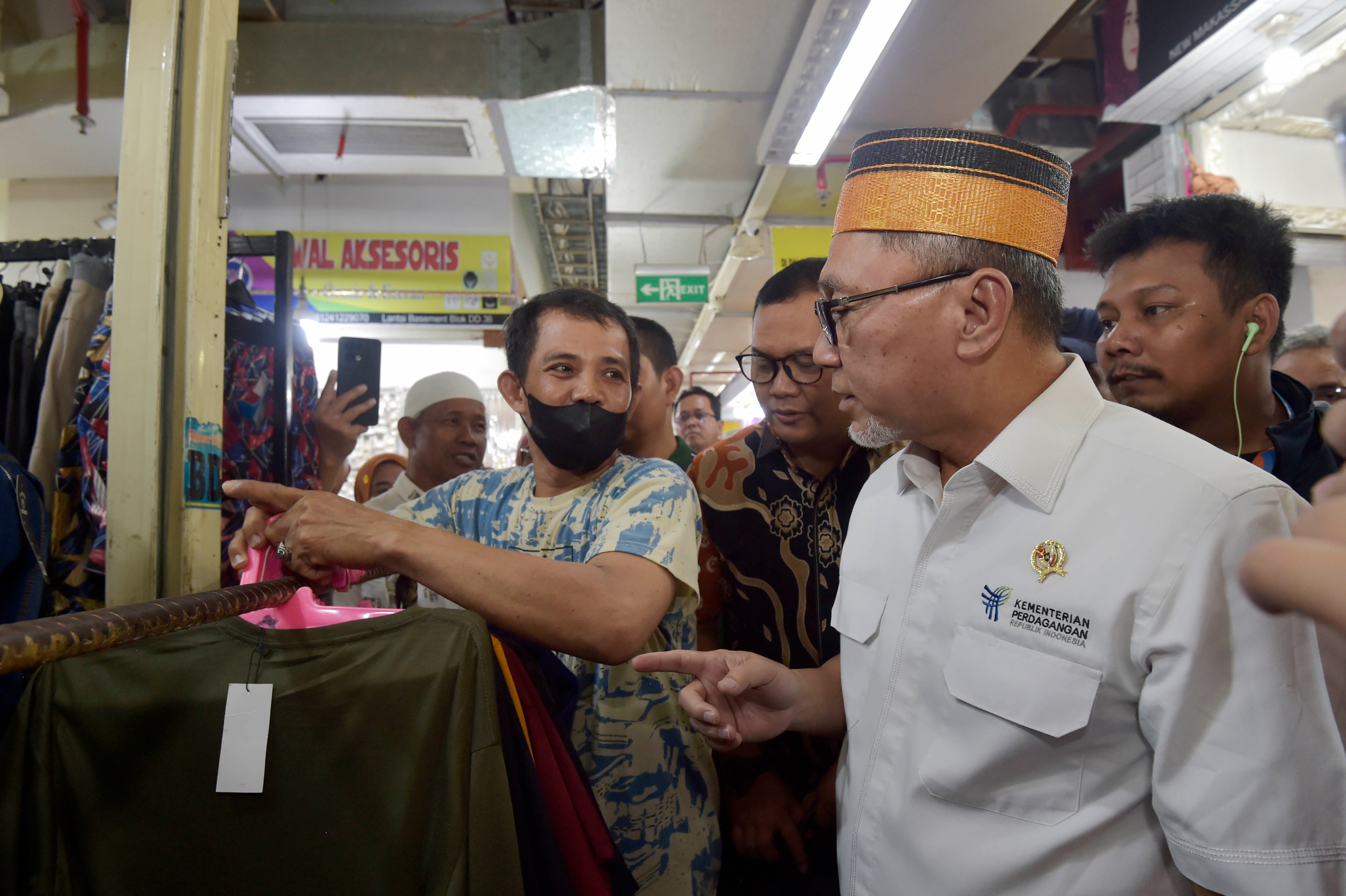 Pantau New Makassar Mall, Mendag Zulhas: Pedagang Toko Harus Manfaatkan Niaga Elektronik